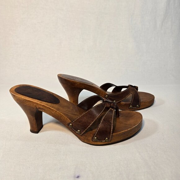 MIA Shoes - Vintage MIA Y2K Girly Brown Strap Leather Knot/Studs Wooden Heel Sandals Size 7.